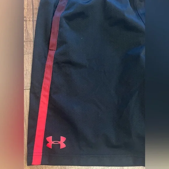 Under Armour Mens shorts 2 pairs Sz large loose fit - Picture 5 of 7